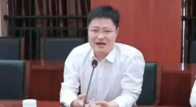 赵海峰见过一次面，那时候他还在万科，后来才去的招商蛇口，算是从基层一路走上去