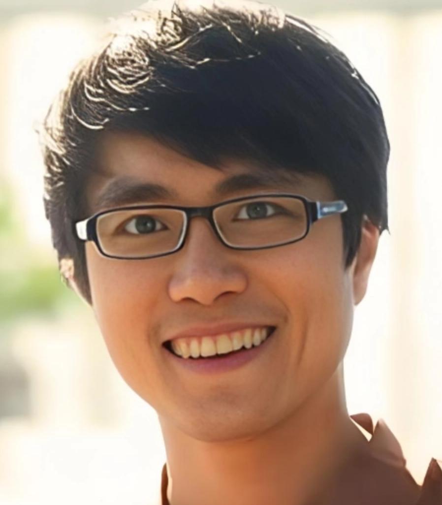 庞若鸣，全国高中数学联赛一等奖，上海交大优异生，普林斯顿大学博士，以天价薪酬从苹