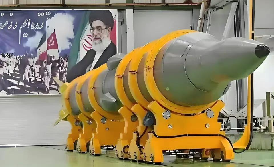 现在的伊朗就是曾经的南海：美军欺人太甚，硬生生地跑到家门口来打伊朗，和20