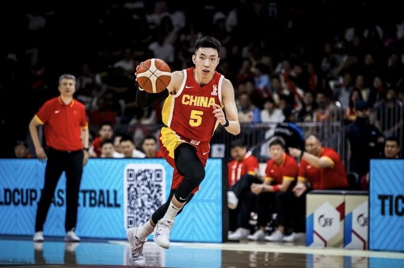 高兴太早，中国男篮赢球却收坏消息，建议淘汰两人，立刻召回徐杰中国男篮大胜卡塔