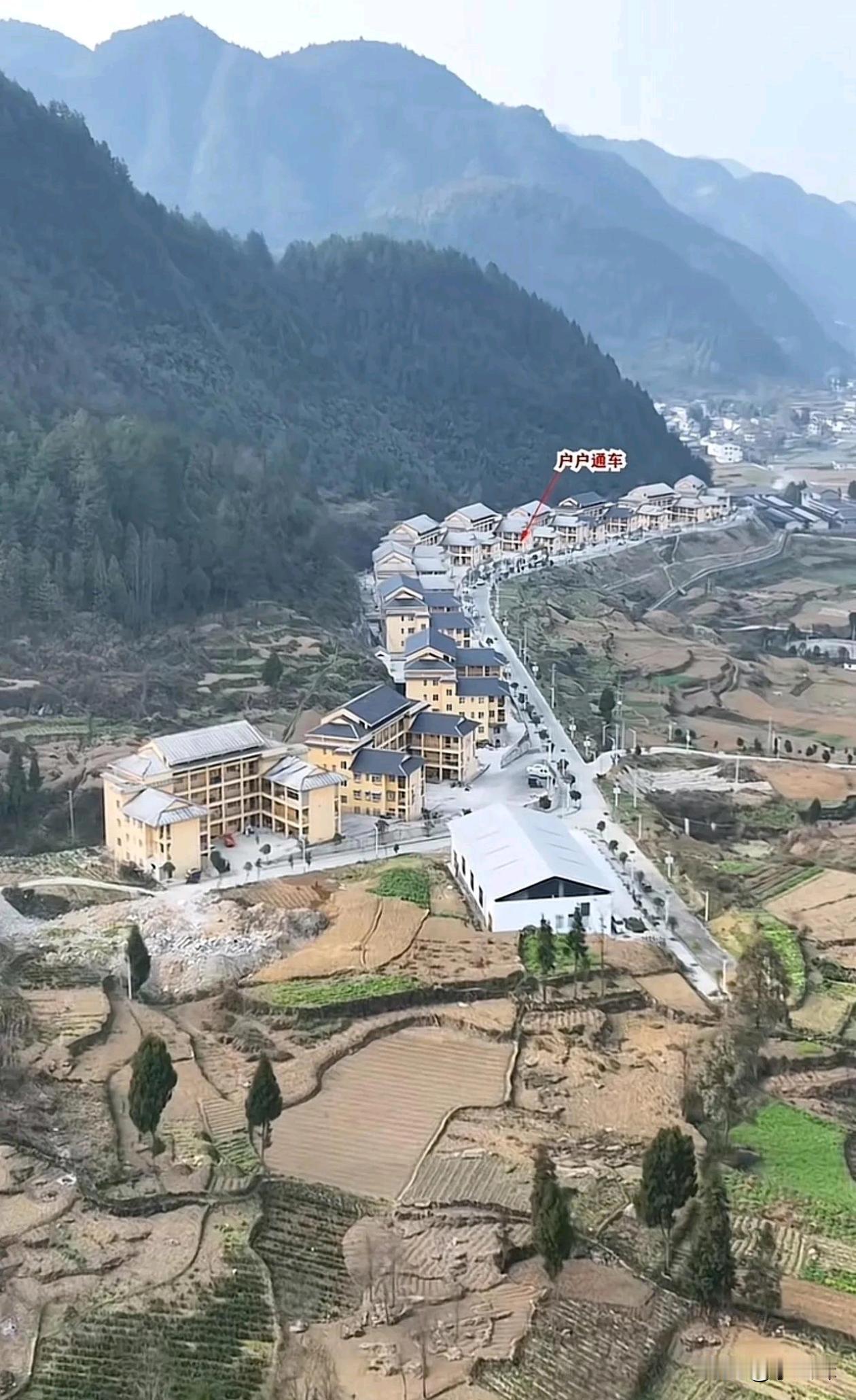 现在的新农村其实不比城里面差，交通方便，空气也好