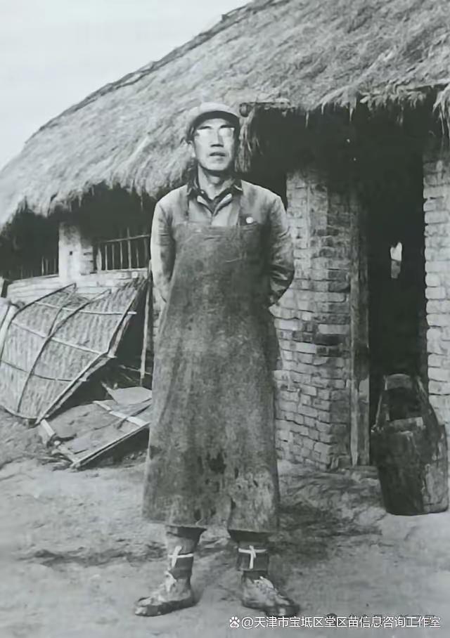 1947年，一个地主，半夜摸进柴房，对着一个被捆着的地下党，不说废话，匕首“噌”