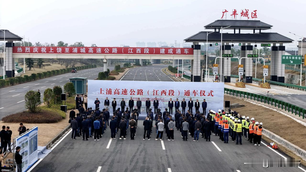 好消息！江西高速公路运营里程突破7000公里啦。昨天，随着全长50.8公里