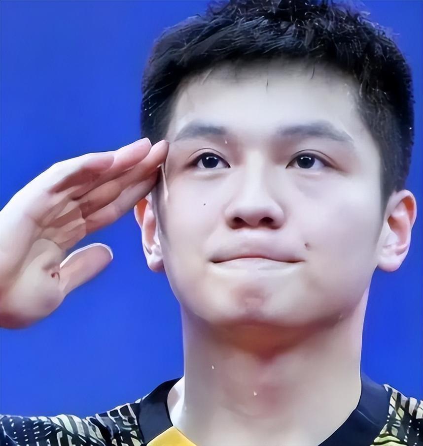 无锡球迷在社交媒体上说了一句话：“羡慕哭了。”因为他们所在的城市，没有影院直播樊