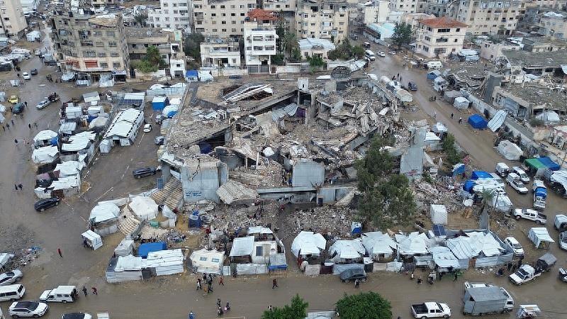 藏身地洞的哈马斯武装人员进退两难。 当地时间11月27日，哈马斯发表声明，强