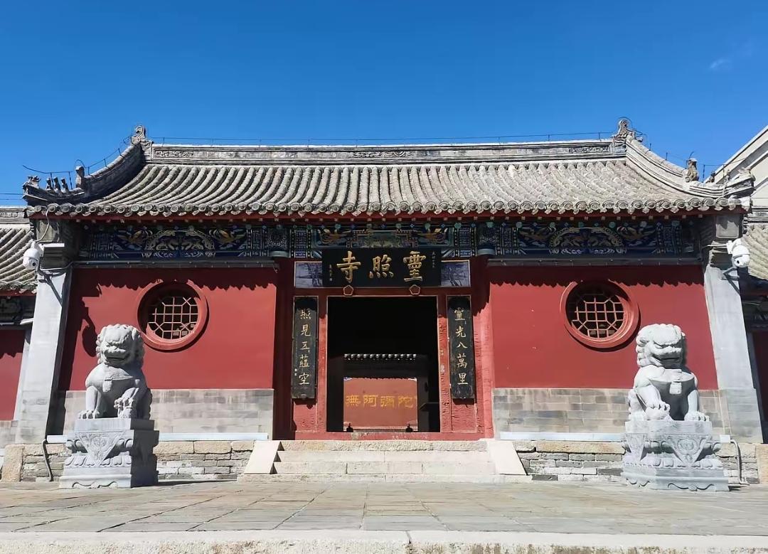 云南一位方丈不幸去世，整理遗物时发现其银行卡里有528万元存款，方丈的女儿提出要