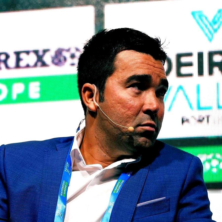 德科一句话把窗户纸捅破：阿根廷能举杯，就因为场上有梅西。葡萄牙阵容再豪华