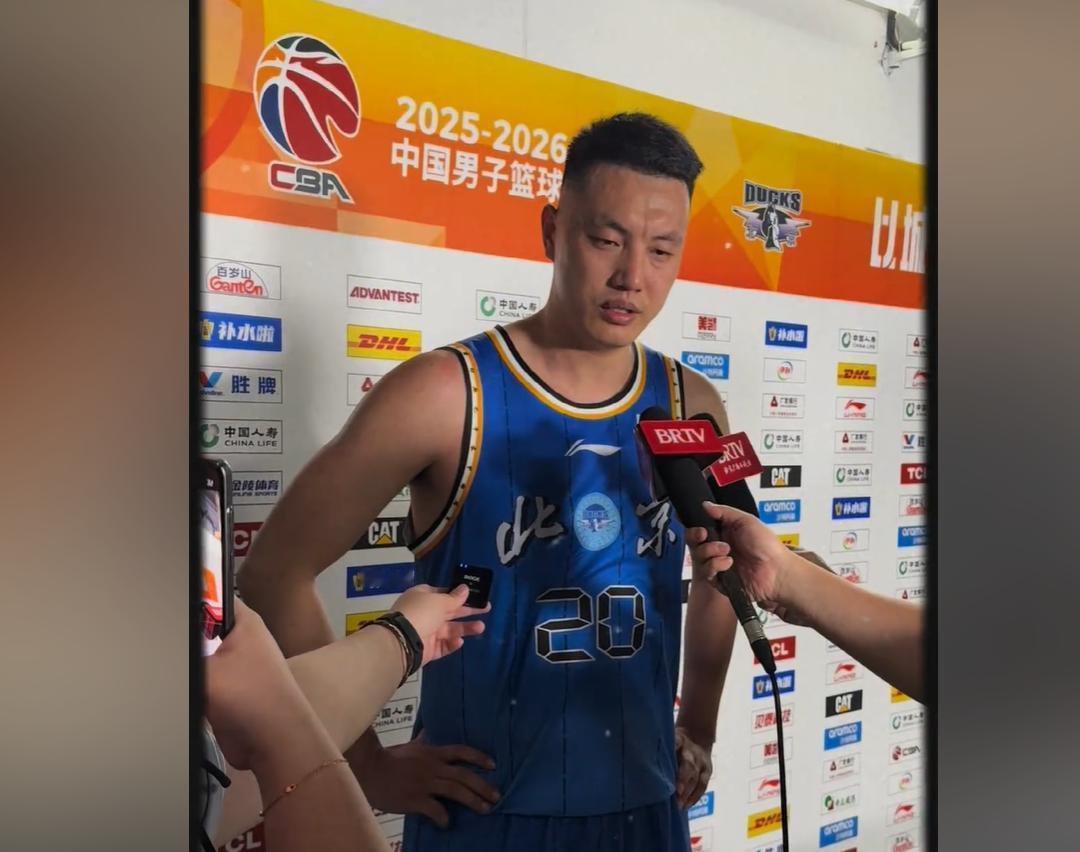 翟晓川措手不及！据北京体育媒体人透露，北京男篮老将翟晓川个人社交媒体遭到网爆