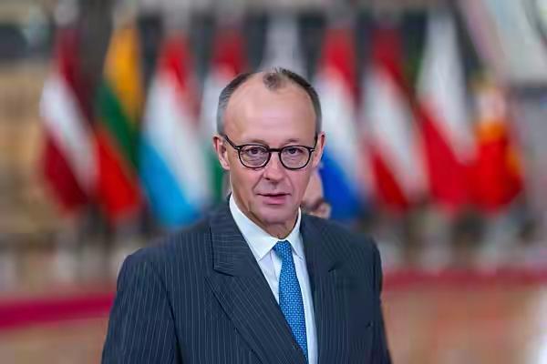 【为什么会这样？】德国总理默茨在12月18日于布鲁塞尔举行的欧盟峰会期间表示，