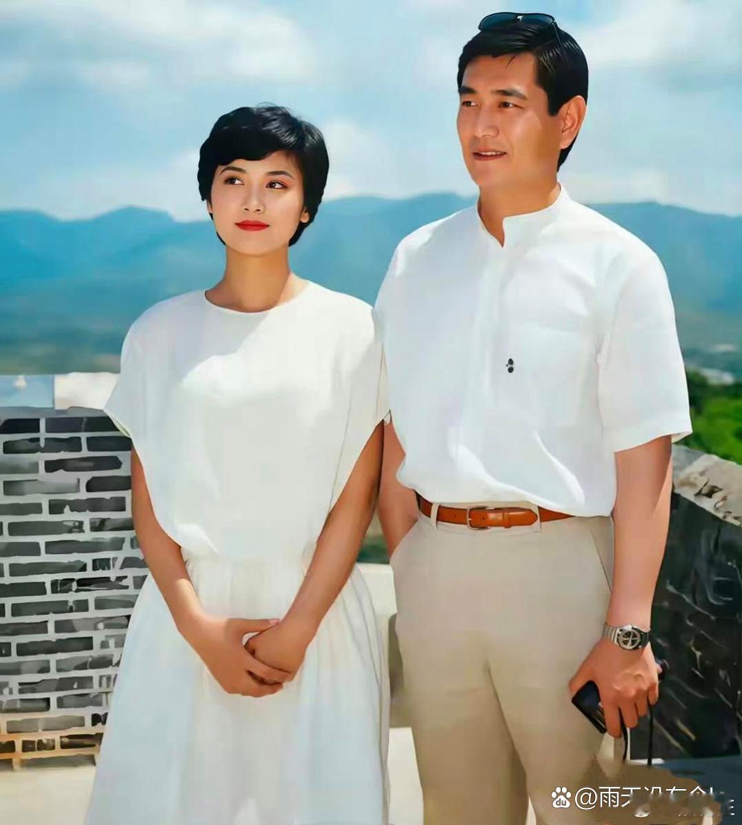1986年长城旧照。34岁的朱琳，遇上应邀来华的高仓健，二人留下合影。