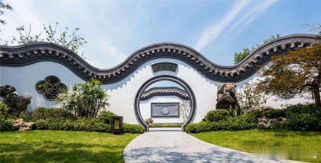 郑州最美庭院【打卡！郑州闹市竟隐藏这一处苏式园林[比心]】隐匿于闹市之中，虽没有
