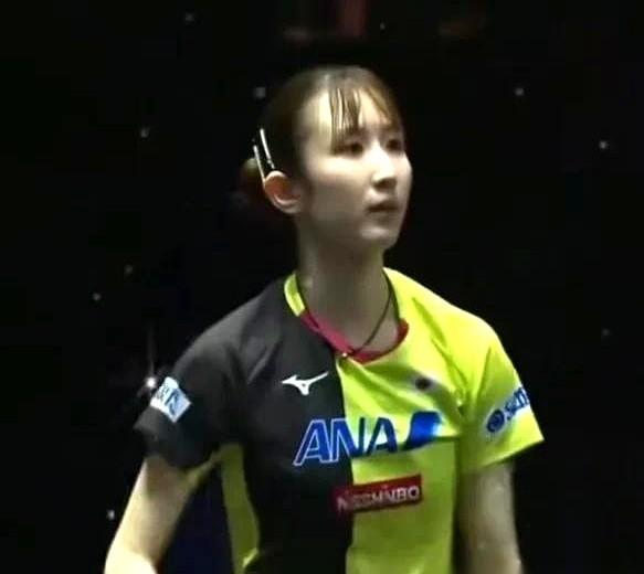 早田希娜，连团体赛都进不去了。不是她不够美，是她赢不了外战。日本乒协没喊她名