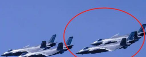 俄媒炸了：中国空军接收世界上第一架第五代双座战斗机！中国将再次引领世界空军变革！