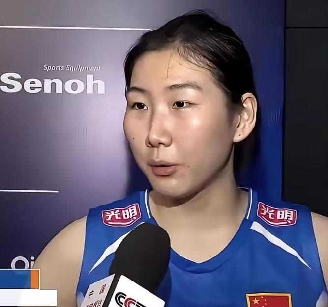 估计波兰女排主教练做梦也没想到自己会栽在中国女排一个年仅20岁的小姑娘儿“李晨萱
