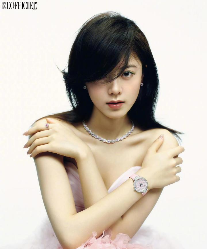 赵今麦现在是真的越来越有味道了！小时候看她总觉得是个邻家妹妹，现在完全长开了，