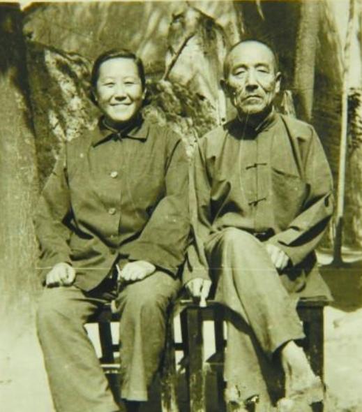 1971年，一48岁老头娶了个小他10岁的女大学生，洞房花烛夜，老头刚爬上床却被