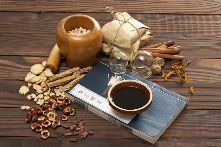 中医里有句老话，叫“精不足多欲，血不足多眠，气不足多食”这句话有啥意思呢？对