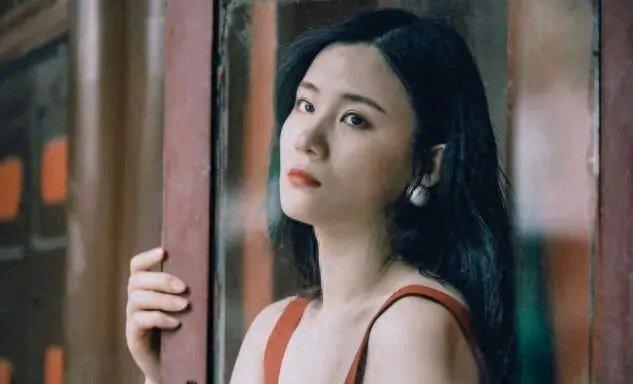 之前刷到民政部的离婚数据，说超七成的离婚申请是女方主动提的，身边好几个朋友的经历