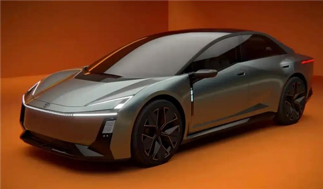 丰田卡罗拉，这次玩得有点大。近日，官方甩出一组全新概念车官图。低趴造型，大溜