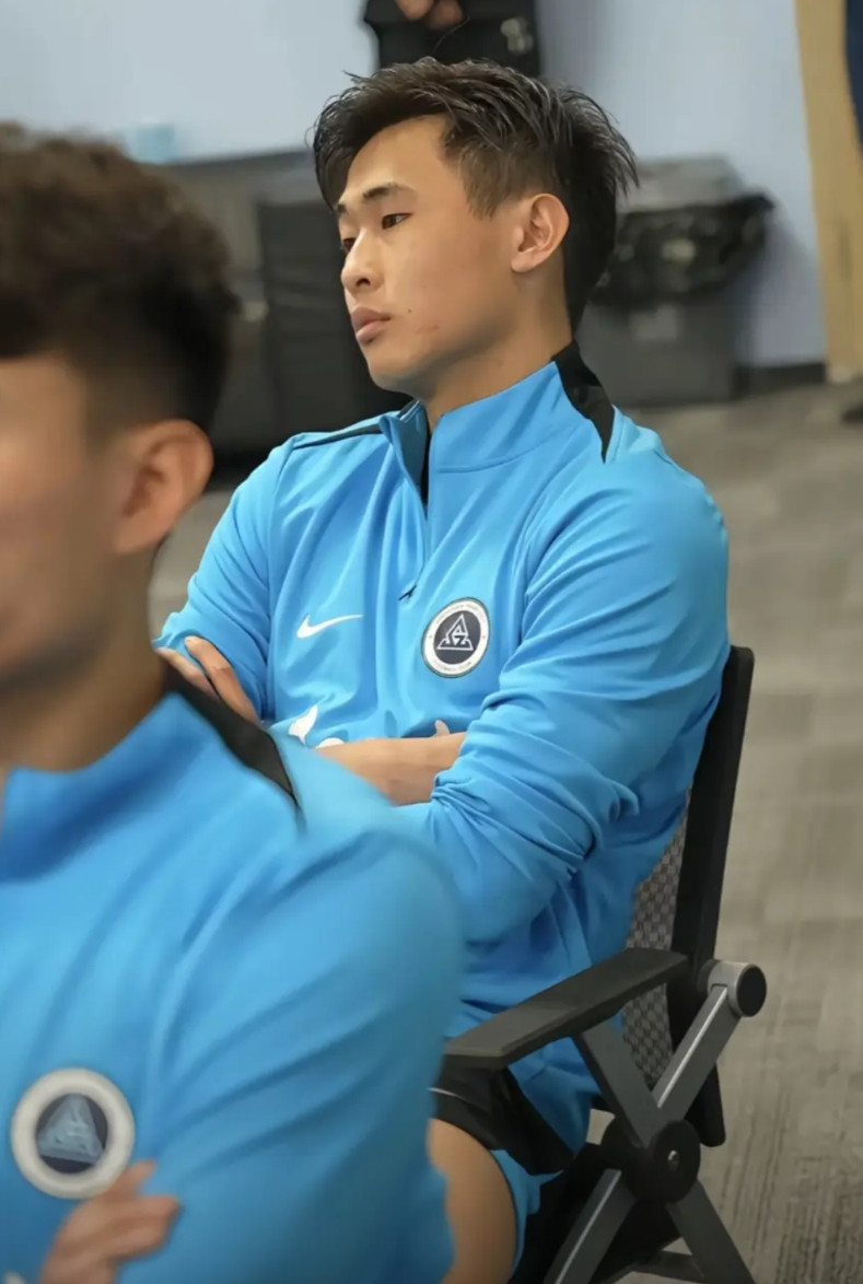 周定洋去了深圳新鹏程，戴伟浚不高兴了？答案是：不太可能！近日，周定洋去到深圳