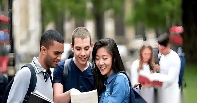 这篇文章讲的是一个让不少人想不通的怪现象：名校留学生不回国，中国科技凭什么还能领