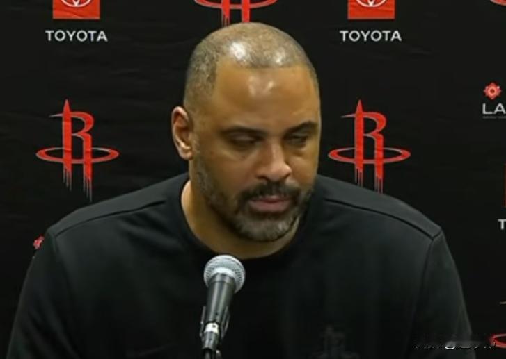 肯定申京！乌度卡谈申京：“杜兰特不在的时候。”“申京清楚自己应该做什么。