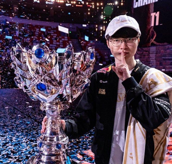 Faker能统治联盟这么久最主要的原因是什么？自律、努力、心态好？S15全球总决