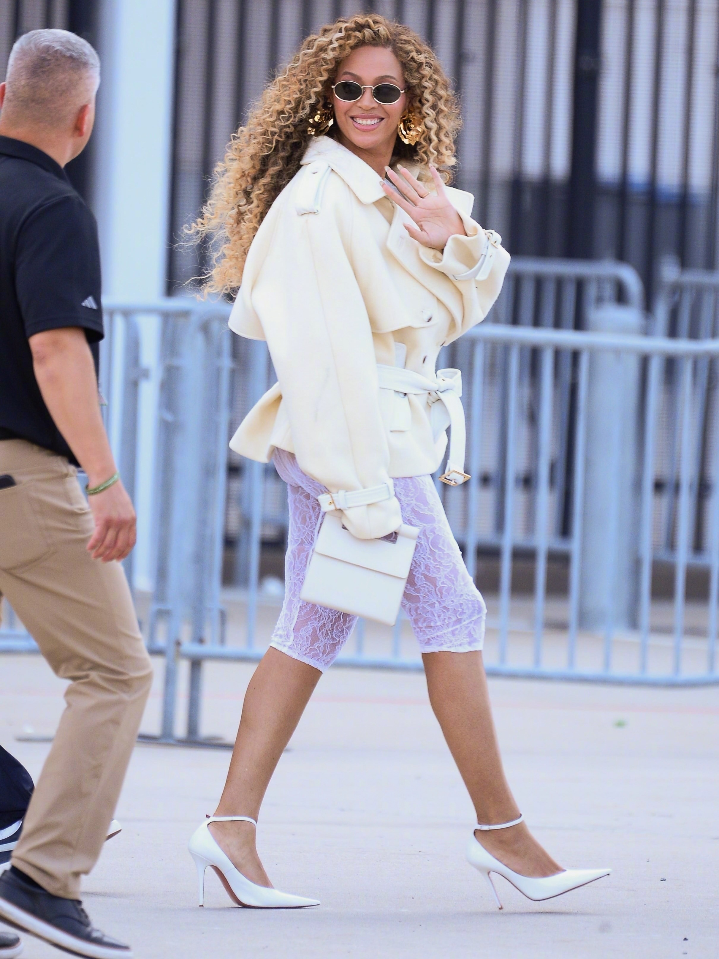 碧昂丝（Beyoncé）与丈夫Jay-Z在观看完2026年世界杯决赛后，一同离开