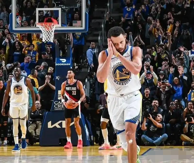 说实在的，库里今年有点背！赛场外的糟心事一桩接一桩，赛场上的冲冠路又被堵得严严