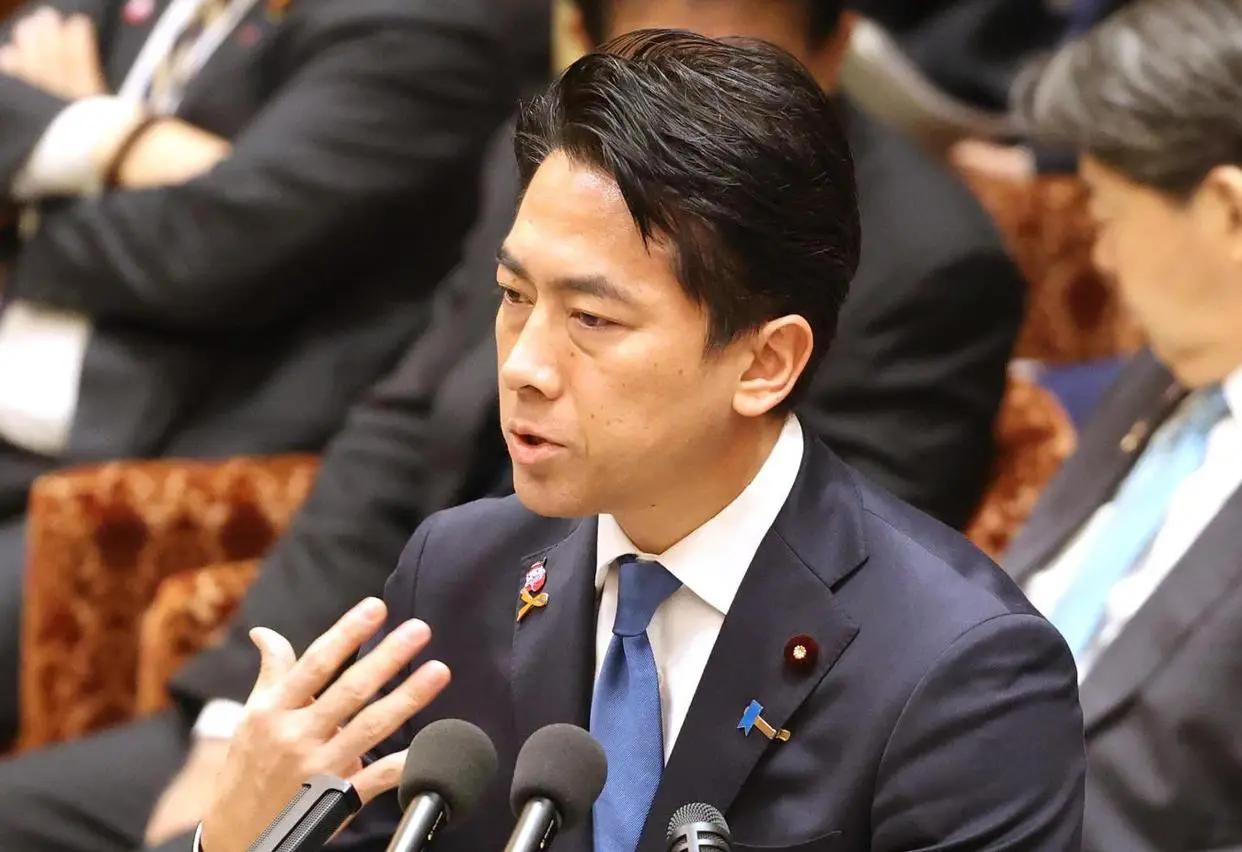 日本当局打算走出最危险的一步！据俄媒近日报道，“日本防卫大臣小泉进次郎在富士电视