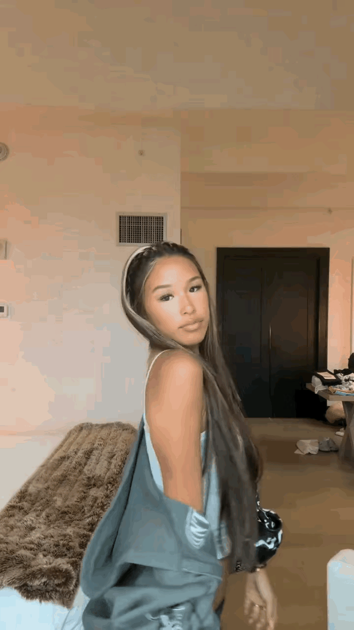 这是张庭的女儿？确实是。眼睛像爸爸，其他像妈妈，黢黑的皮肤属于她自己，其实，她只是挑着父母的缺点继承