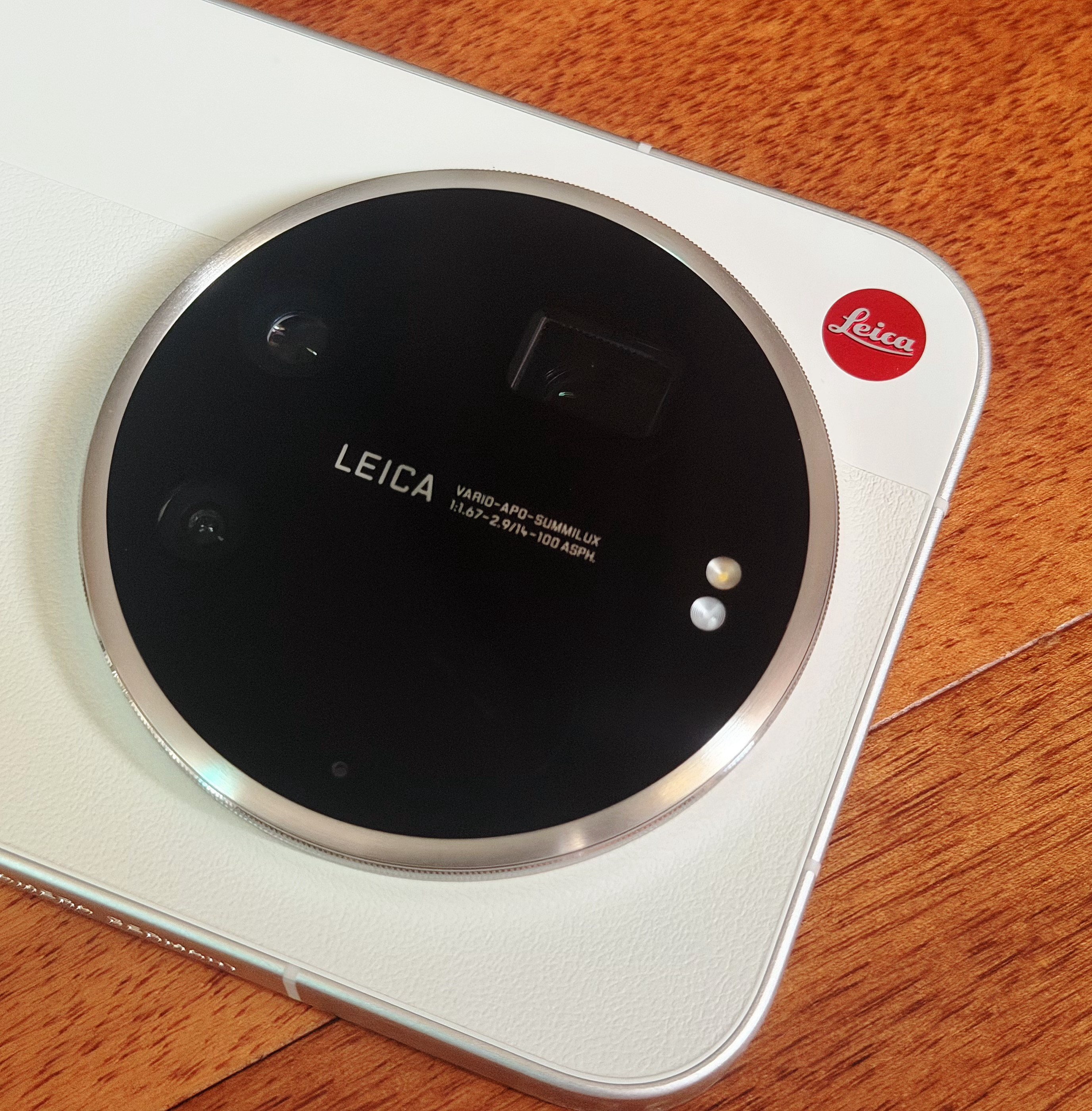 刚发布的小米17Ultra徕卡红标，开始数据迁移。一英寸大底，逆光高光不溢、暗部