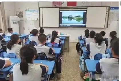 济南家长的孩子转学不容易，周边的学校谁不知道她闹腾的厉害。没有那个学校轻易地就接