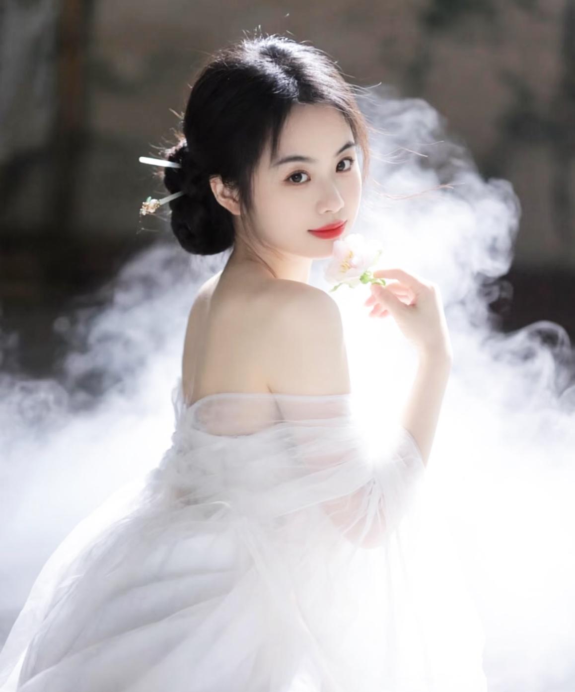 老司机说：“娶老婆也好，找情人也罢，千万别找那种不上班的，这种女人就是一个无底