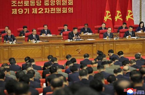 朝鲜内部出大事了！中方纪念宴上朝方代表团全程紧绷脸？同日金正恩紧急开会办特大贪腐