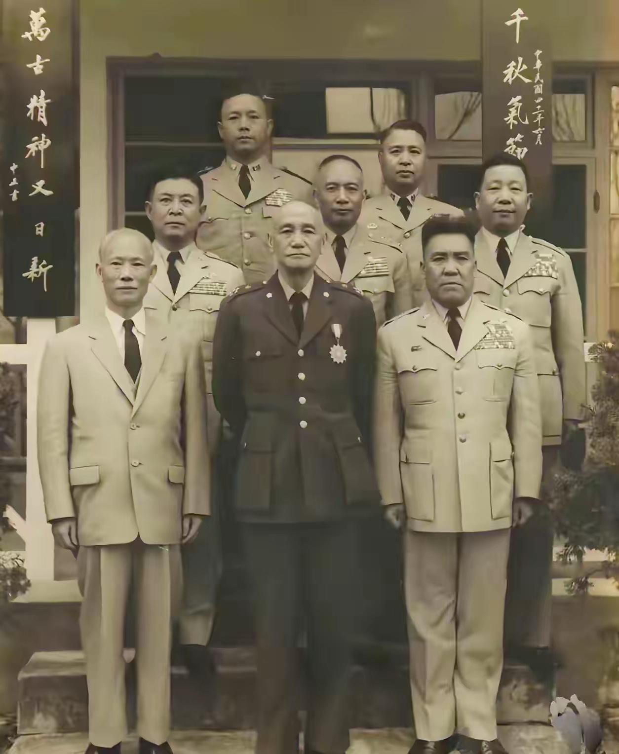 合影人物解读这张拍摄于1953年的台湾军政高层合影，除蒋介石、陈诚外，其