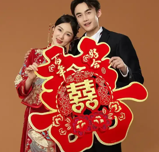 婚礼走样了！现在的年轻人，连婚庆公司都“卷”不动了？昨天，一个婚庆公司的朋友