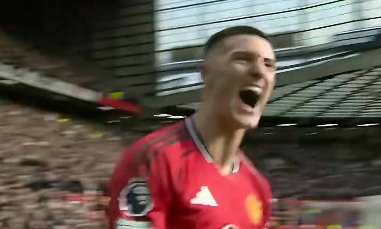 谢什科让曼联有了自己的空霸！头球攻门抢点准确，力量强劲有力。在头球这方面要比哲凯