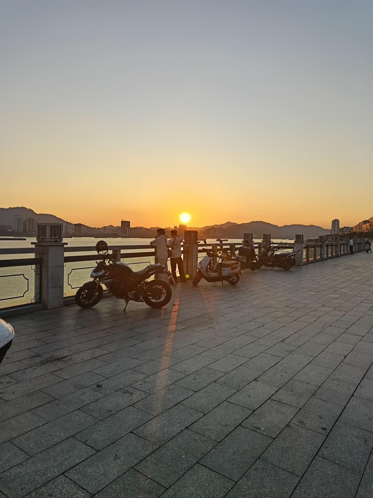 生活在肇庆市的我发现一个很严重的问题但不知道怎么说才好虽然肇庆物价高