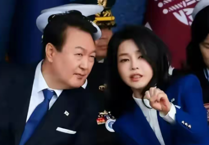 李在明痛打“落水狗”，想要彻底清算“死敌”！ 最近韩国又再度上演了青瓦台的“