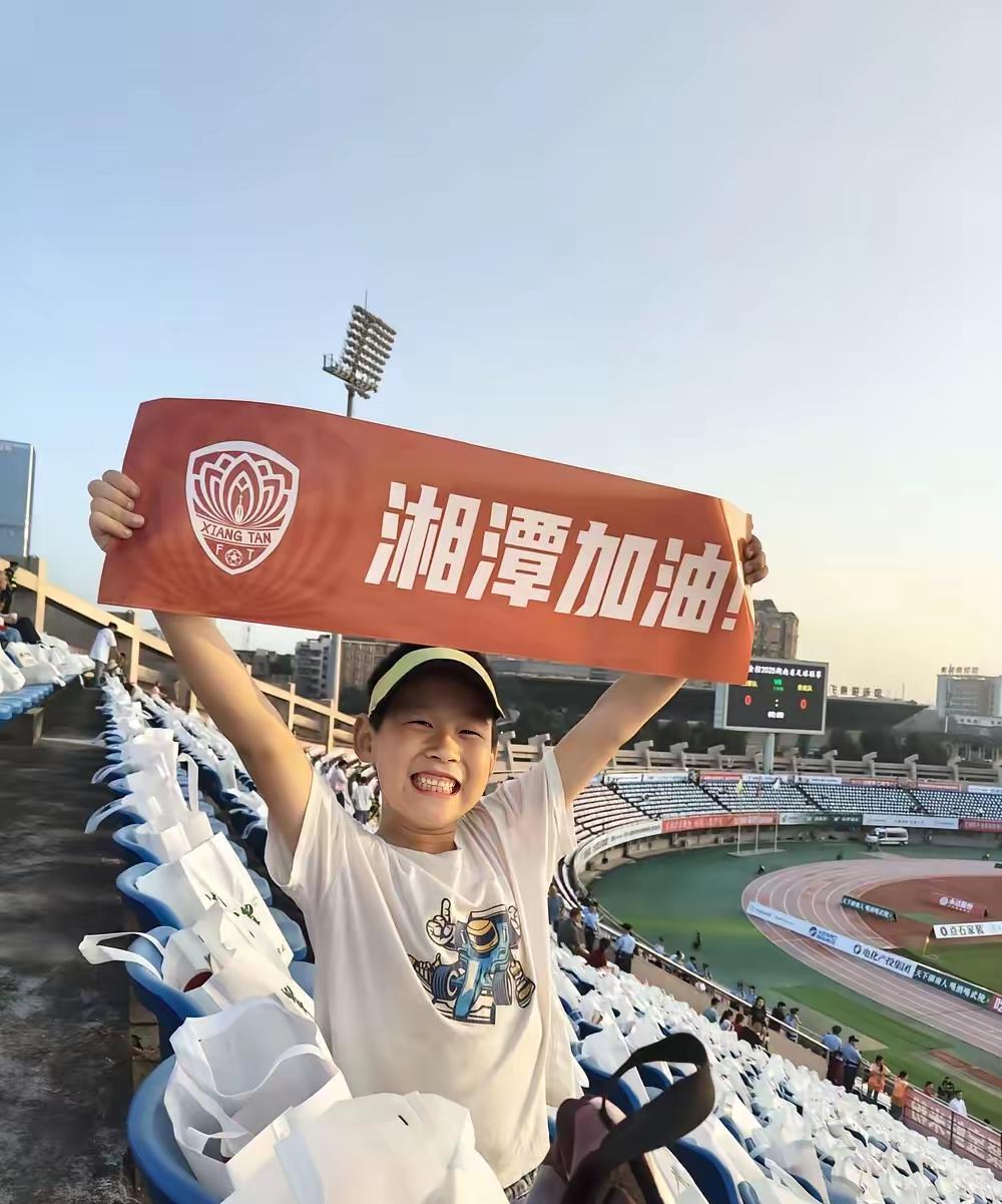 不知不觉，湘潭队已当上了湘超城市足球联赛的副班长，昔日长株潭一体化的阿三哥，如今