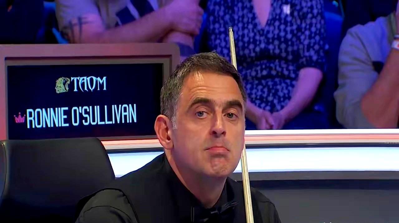 德国大师赛刚打完，冠军还是凯伦·威尔逊，10万英镑揣兜。但赛前的头条被两个