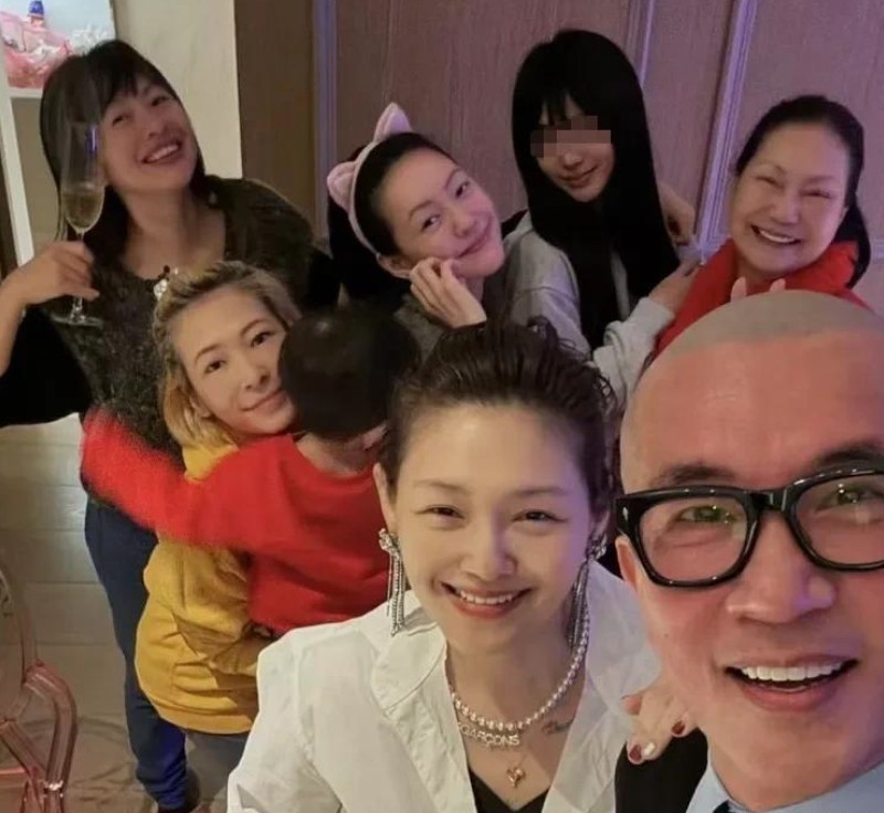 小S天天在姐姐的婚姻里上蹿下跳，在自己的婚姻里真能忍！ 她姐姐如果有她一半忍