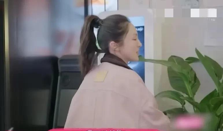 感觉董璇在婚姻中有点太卑微了！！不管是上一段婚姻，还是这一段，好像特别喜欢付出