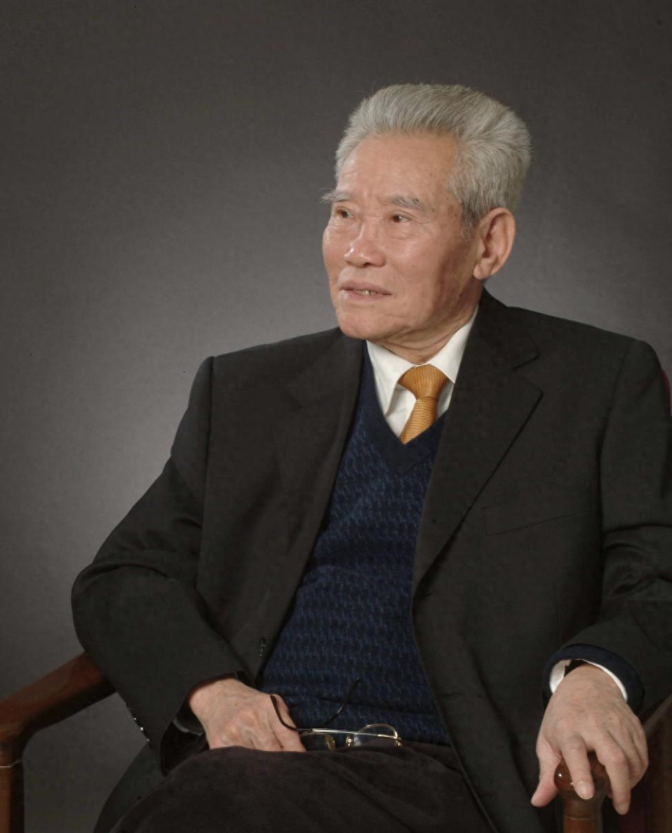 彭湃之子彭士禄，四岁成孤儿，八岁入狱。1925年11月，一位男婴在广东海