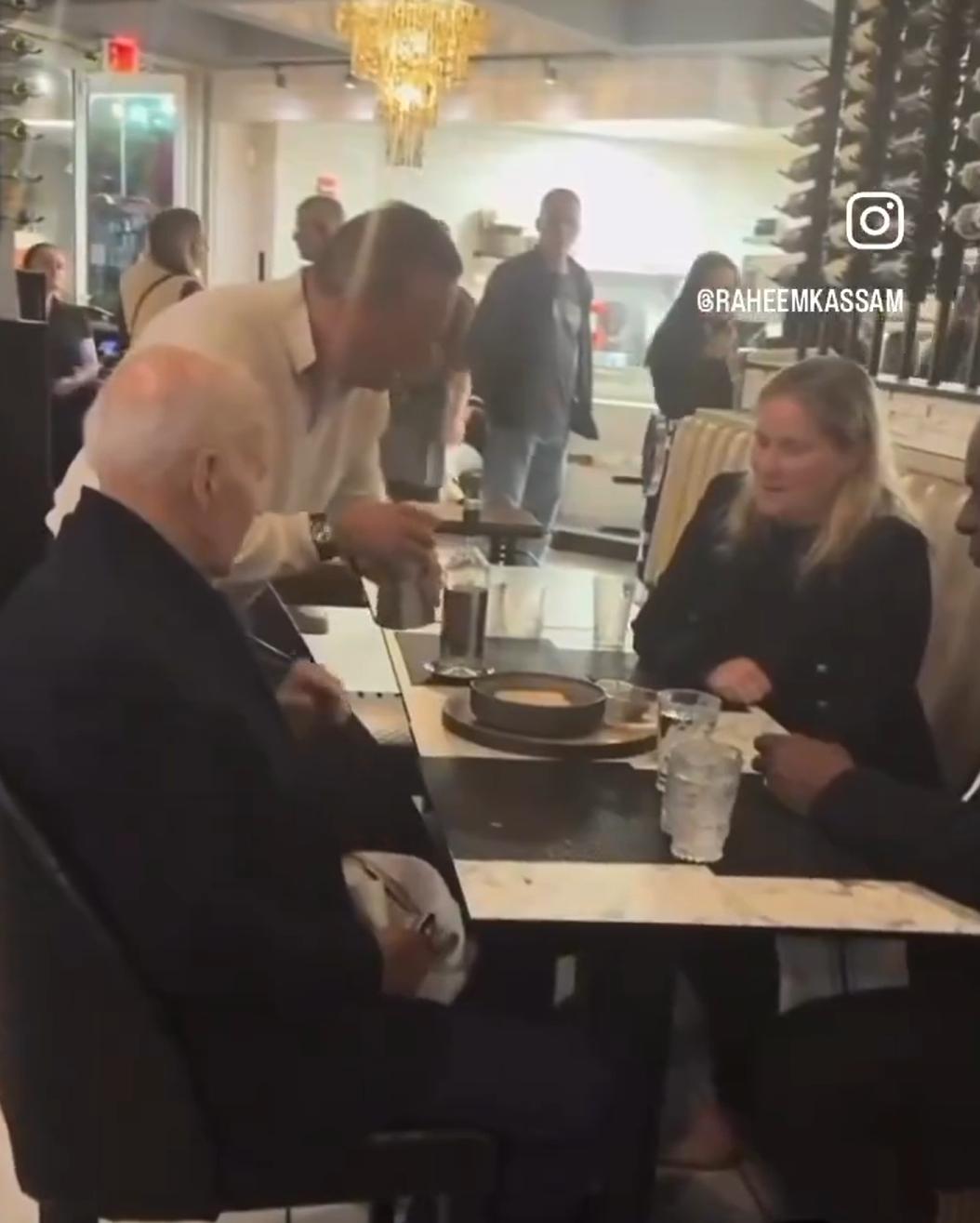 殖人不是说，国外用餐很安静吗，外国人都不大声喧哗，都是悄悄地吃自己的饭。可是