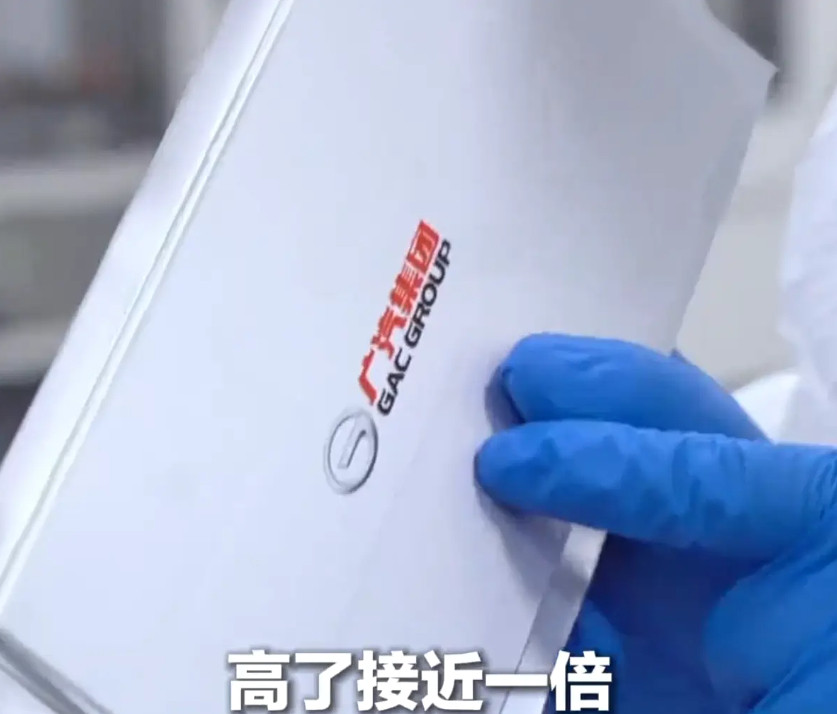 据央视报道，中国首条大容量全固态电池产线已建成，目前正进行小批量测试生产。该产线