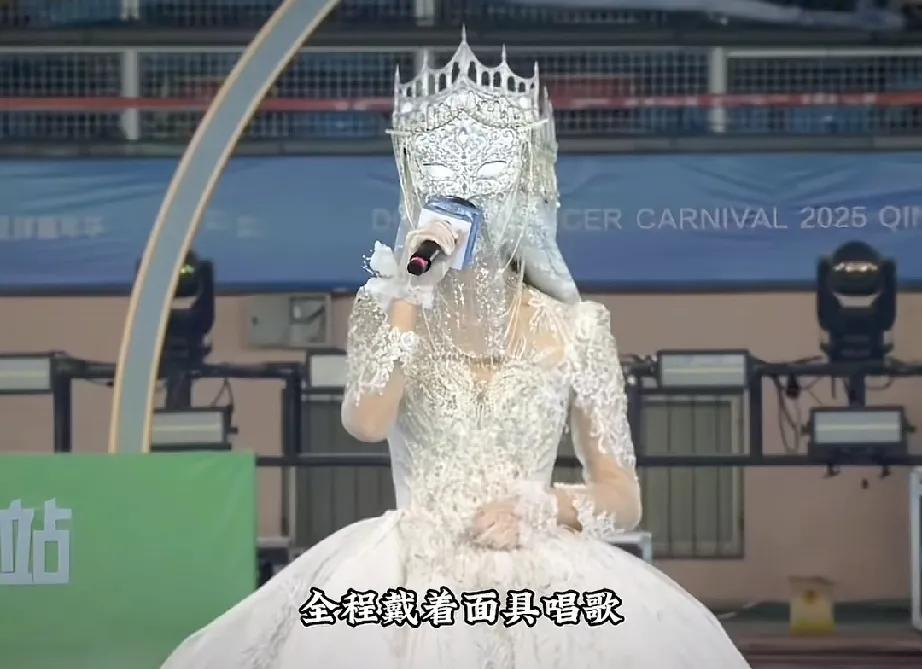 旺仔小乔现在可谓是声名狼藉了。不是因为她演唱会上唱的难听，也不是因为她翻唱别