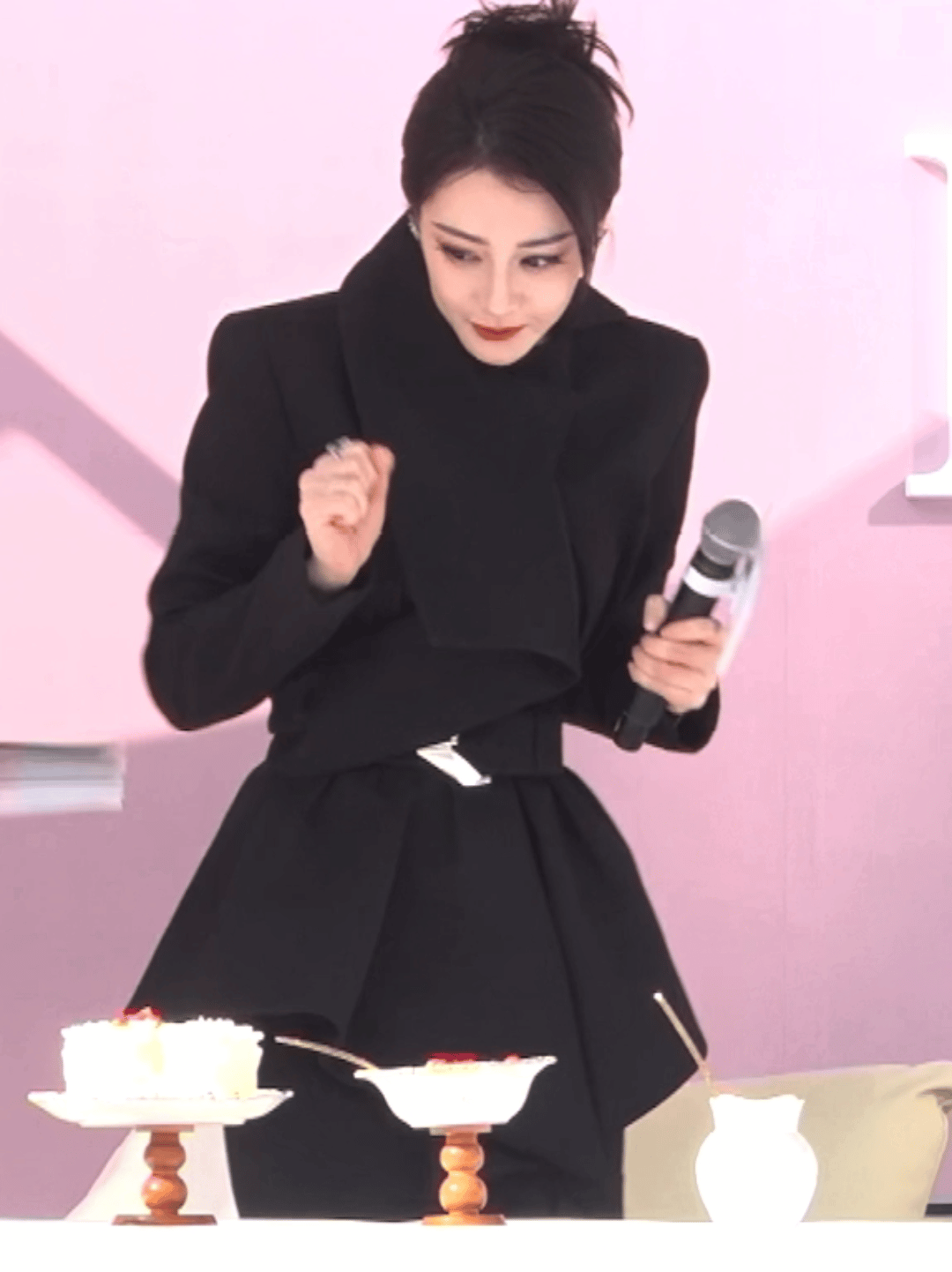 巴儿就这样如此的美萌😊