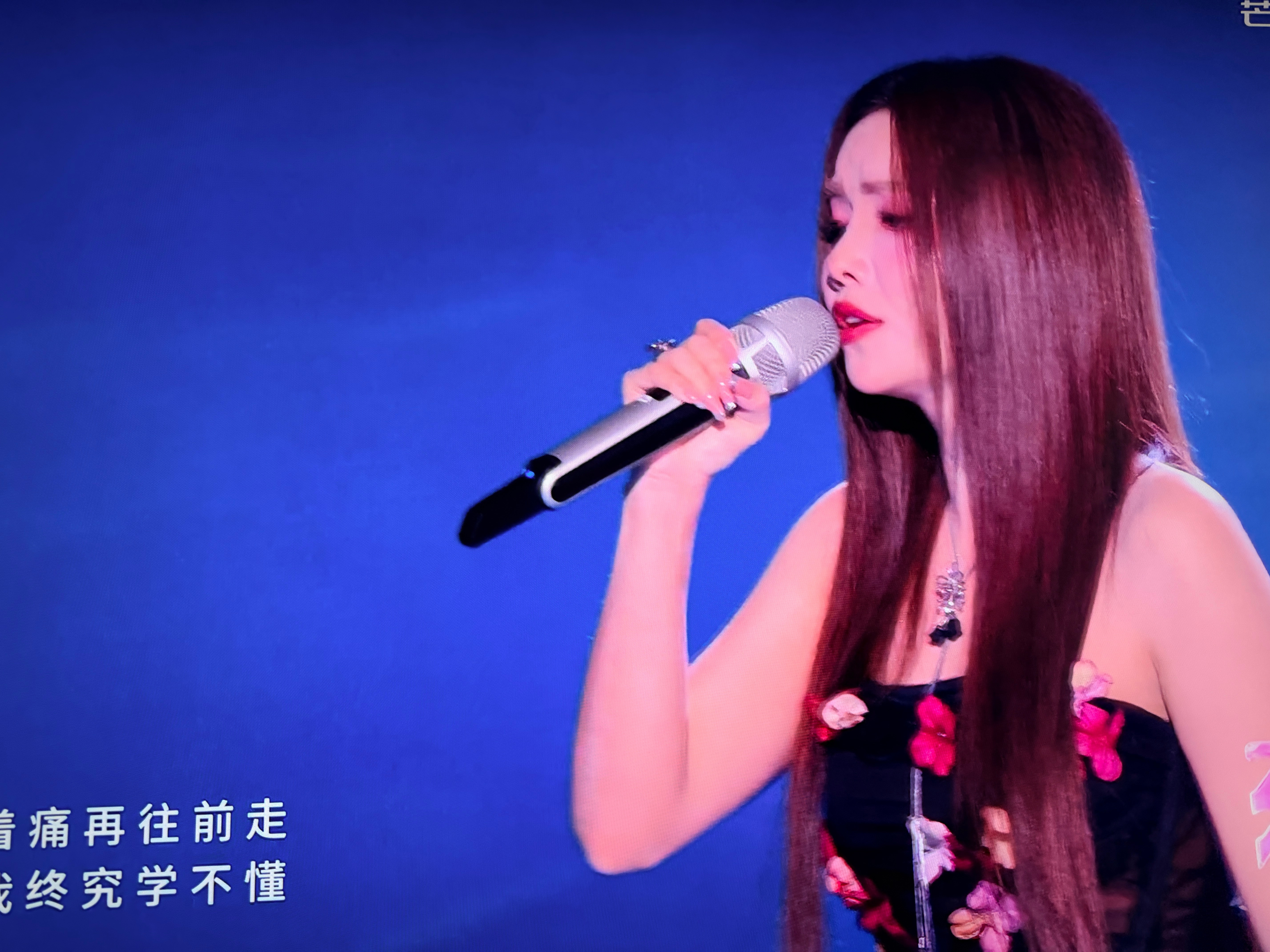 安崎太厉害了吧，这唱功在女团出身的艺人里真的很顶尖了……浪姐直播